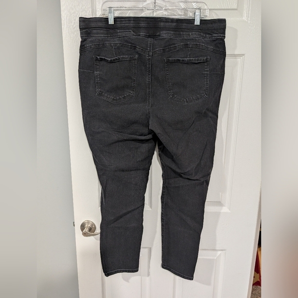 D. Jeans Black Skinny Denim Jeans in Size 20W (Pull On Style) - Picture 6 of 11